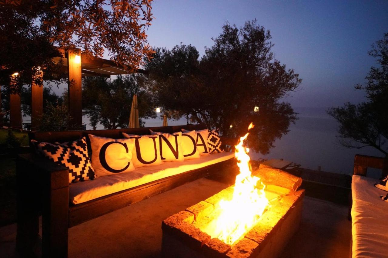 Qcunda Otel ไอวาลิค ภายนอก รูปภาพ